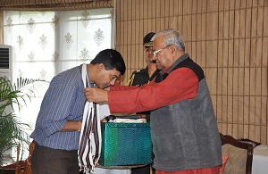 The Governor of Arunachal Pradesh Shri. P B  Acharya  with Shri. Susanta Kumar Chakraborty  , Finance & Account Officer during farewell function at Raj Bhavan on 28th April2017